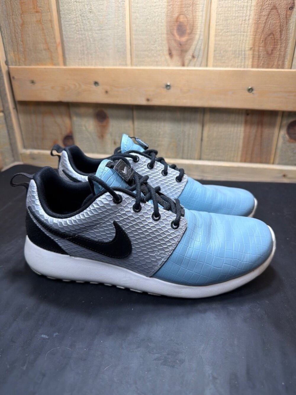 Nike Roshe One Premium Womens Shoes Size 8.5 Blue Croc Silver Black Sneakers Y2K